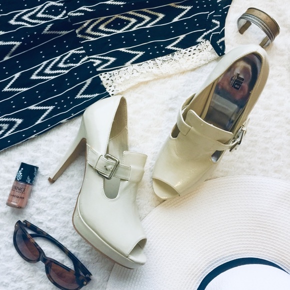 Jennifer Lopez Shoes - JLO LIGHT TAN PEEP TOE PUMPS WITH SILVER BUCKLE